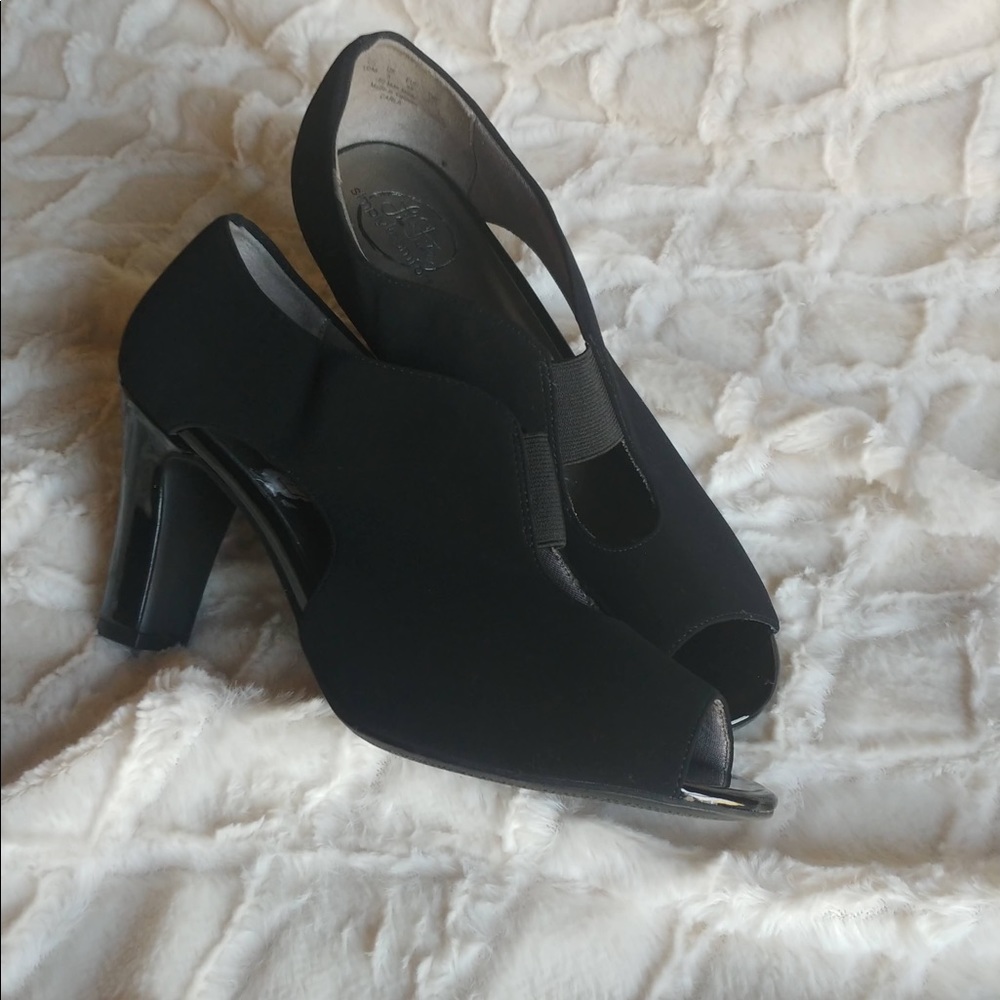Black block heel